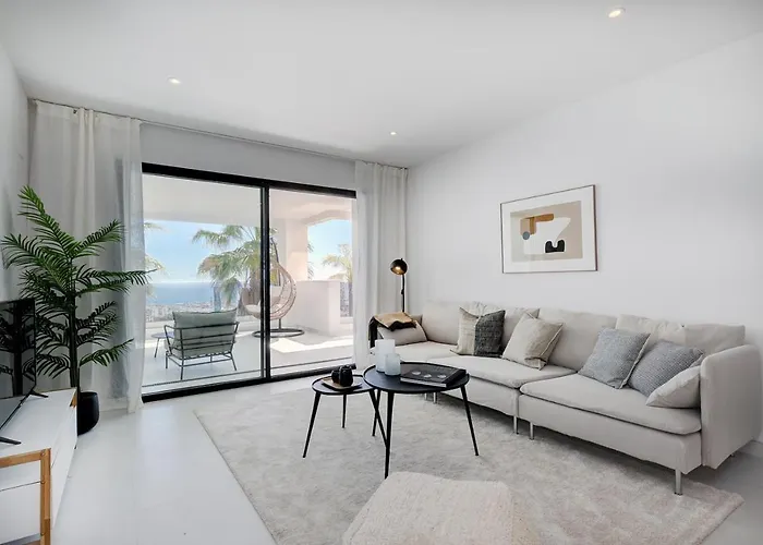 2 Bedroom @estepona Hills With Sea View! *