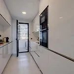 2 Bedroom @estepona Hills With Sea View! エステポナ